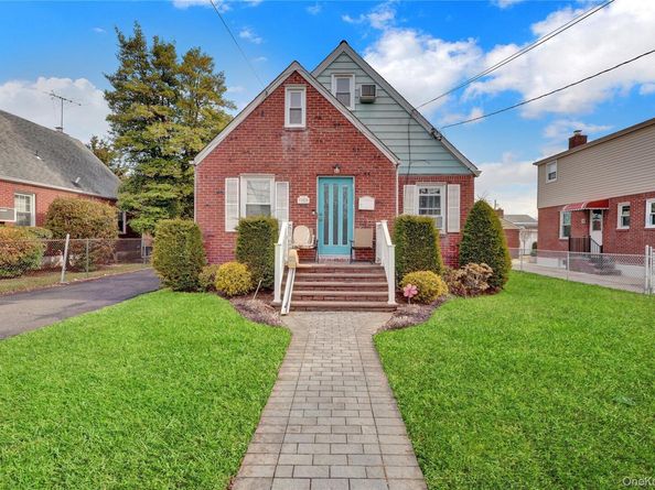 1020 N 5th Street, New Hyde Park NY 11040