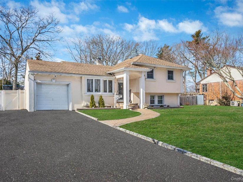 86 Overlook Drive, East Islip NY 11730