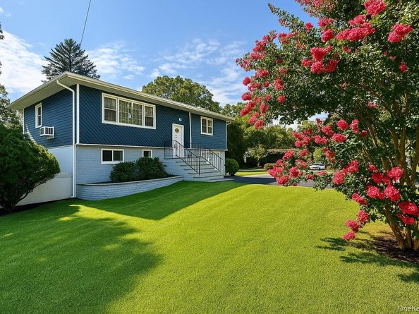 18 Park Drive East, Syosset NY 11791