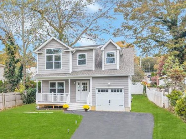 33 Rosemont Avenue, Farmingville NY 11738