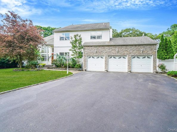 7 Sara Court, Nesconset NY 11767