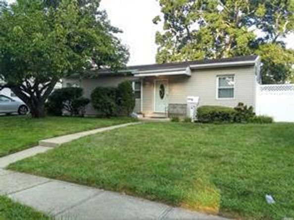 71 Park Lane, Massapequa NY 11758