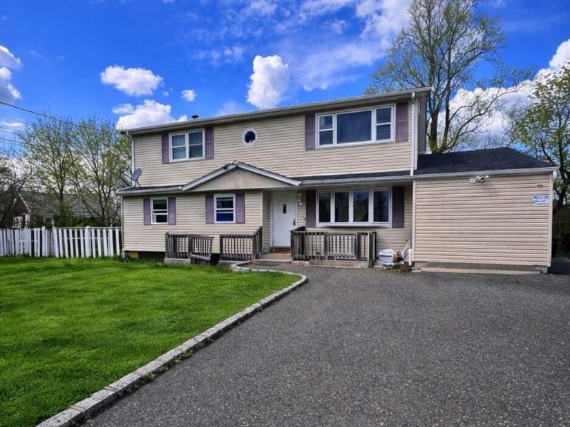 69 Commercial Boulevard, Central Islip NY 11722
