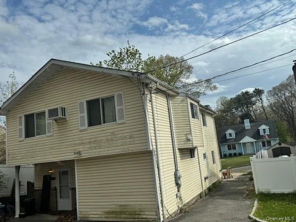 6 Willow Road, Rocky Point NY 11778