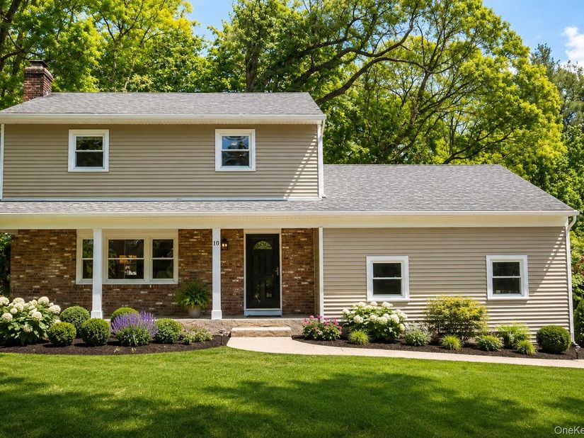 10 Tudor Drive, Stony Brook NY 11790