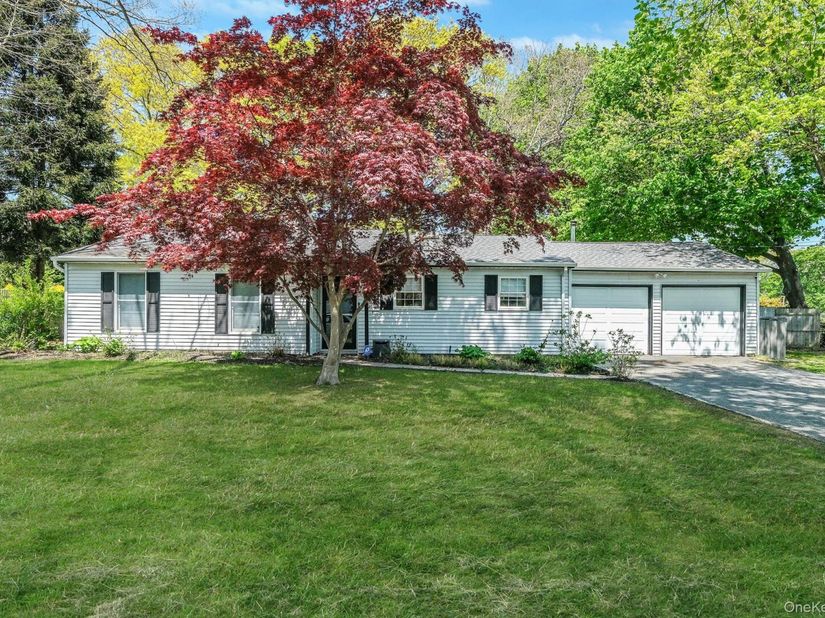 5 Oakwood Avenue, Port Jefferson Station NY 11776