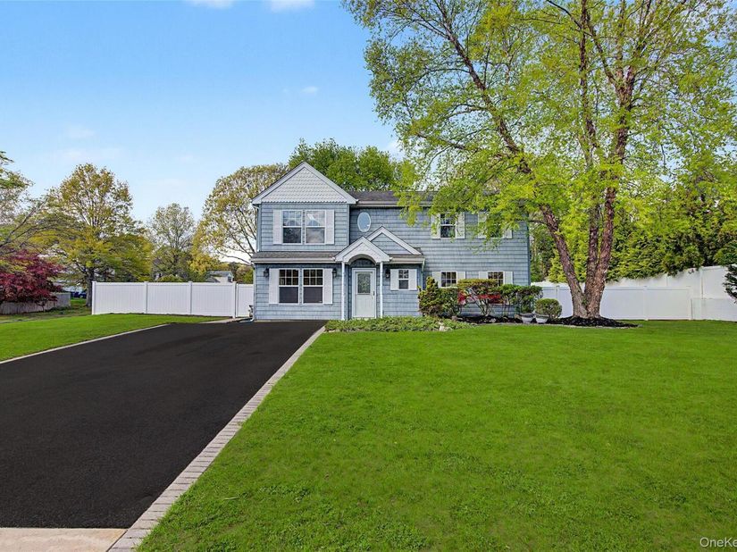 6 Lyons Lane, Coram NY 11727