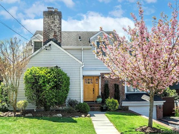 61 Cleveland Avenue, Glen Head NY 11545