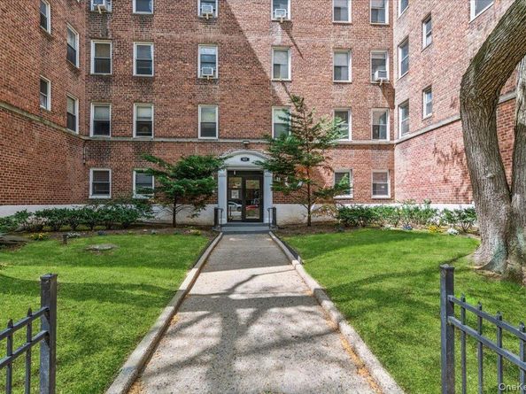 821 Bronx River Road 4D, Bronxville NY 10708