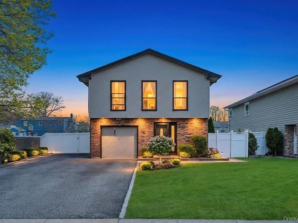 41 Oakley Avenue, Massapequa NY 11758