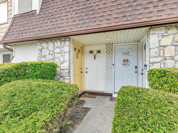 129 Pointe Circle N 129, Coram NY 11727