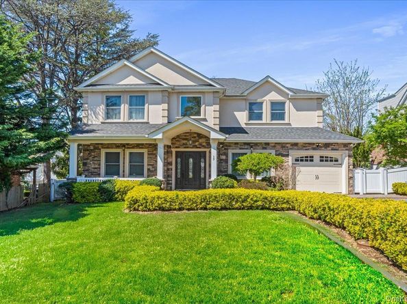 39 Coolidge Avenue, Roslyn Heights NY 11577