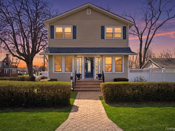 197 S 4th Street, Lindenhurst NY 11757
