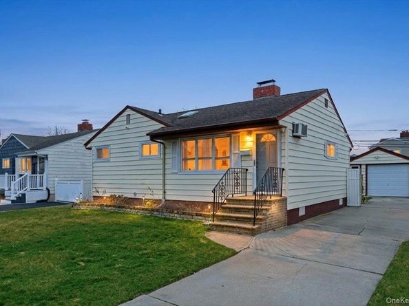 61 Grant Street, Freeport NY 11520