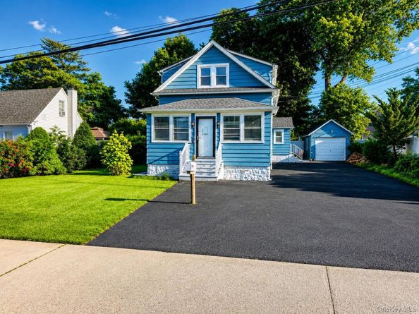 26 Flanders Place, West Babylon NY 11704