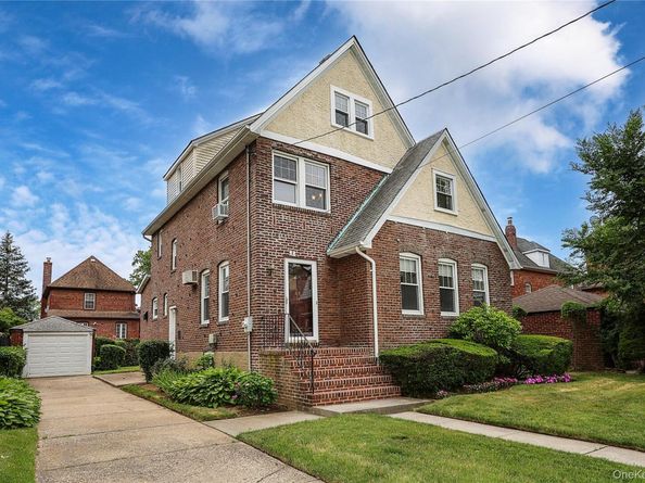 48 Surrey Commons, Lynbrook NY 11563