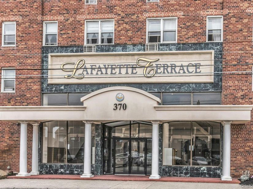 370 W Broadway 4J, Long Beach NY 11561