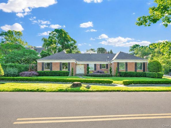 105 Park Lane, Douglaston NY 11363