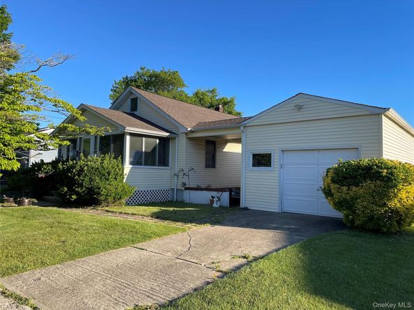 185 Seward Street, West Babylon NY 11704