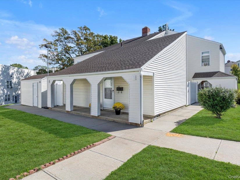 200 Lowndes Avenue D, Huntington Station NY 11746