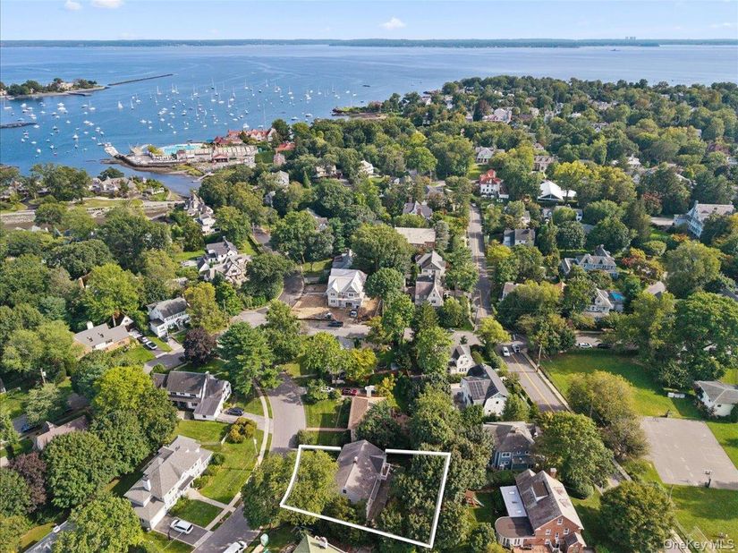 8 Lyons Place, Larchmont NY 10538