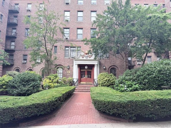 83-80 118 Street 6C, Kew Gardens NY 11415