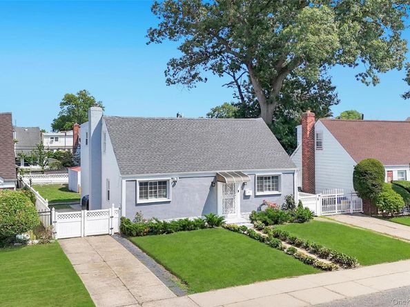 178 Warwick Road, Elmont NY 11003