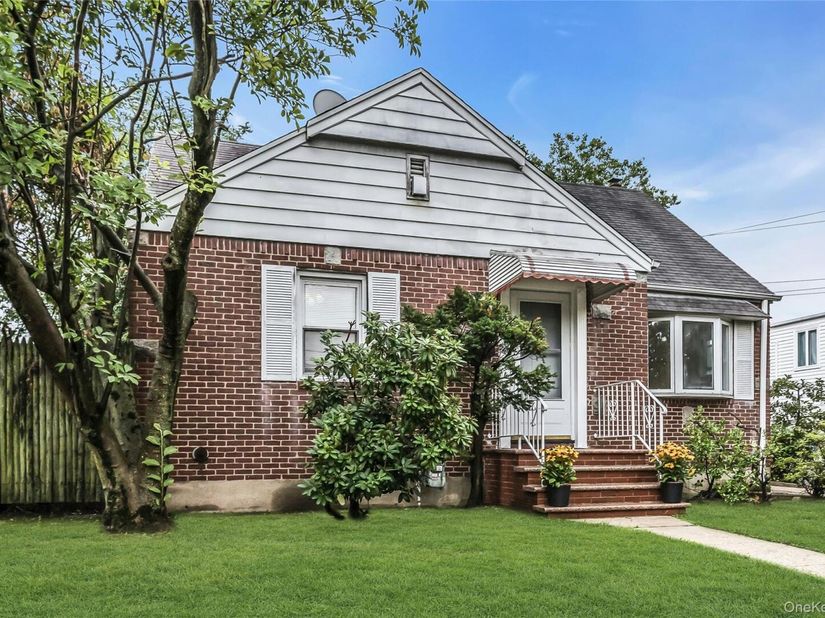 5 Sobro Avenue, Valley Stream NY 11580