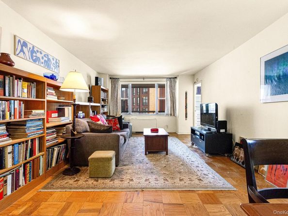 70-25 Yellowstone Blvd Yellowstone Boulevard 4D, Forest Hills NY 11375