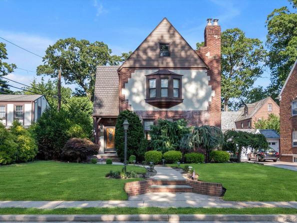 15 Parkwold Drive W, Valley Stream NY 11580