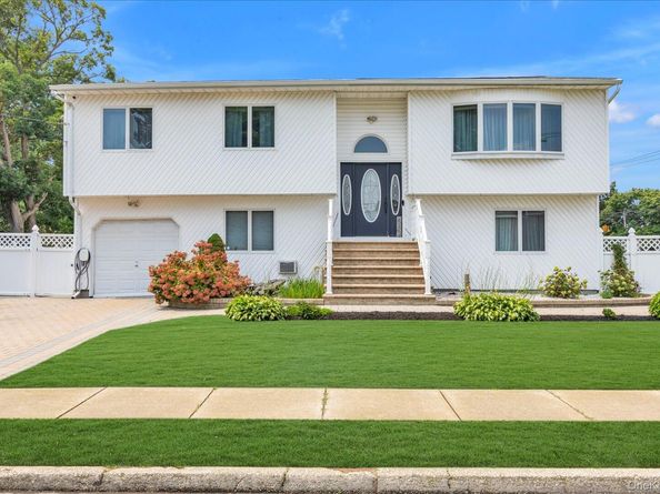 583 N Erie Avenue, Lindenhurst NY 11757