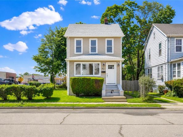 42 Satterie Avenue, Valley Stream NY 11580