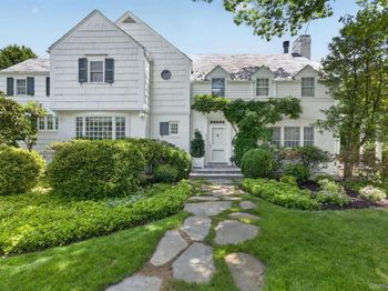6 Hillair Circle