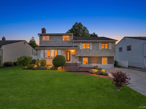 11 Edgewood Drive, Hicksville NY 11801
