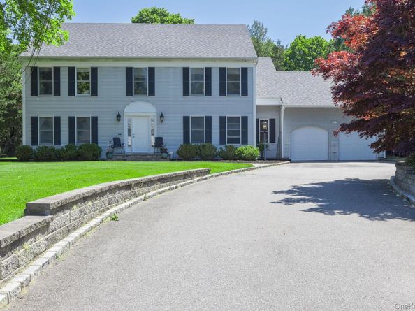 41 Astor Avenue, Saint James NY 11780