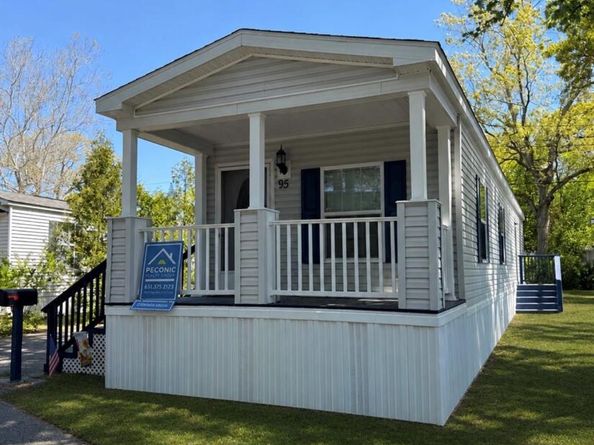 37 Hubbard Avenue 95, Riverhead NY 11901