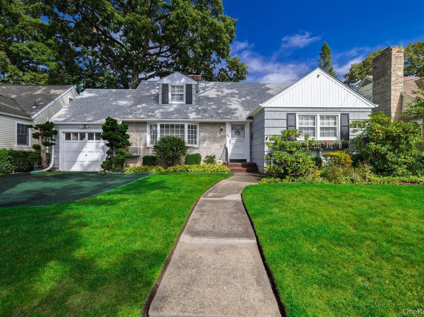 175 E Carpenter Street, Valley Stream NY 11580