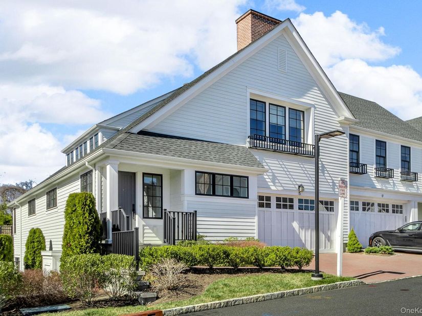 15 Honeysuckle Lane, Rye Brook NY 10573