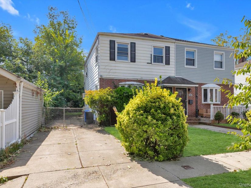 164-38 76th Road, Fresh Meadows NY 11366