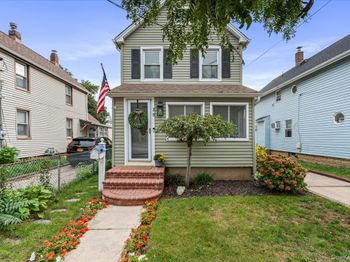 35 Saint Marks Avenue