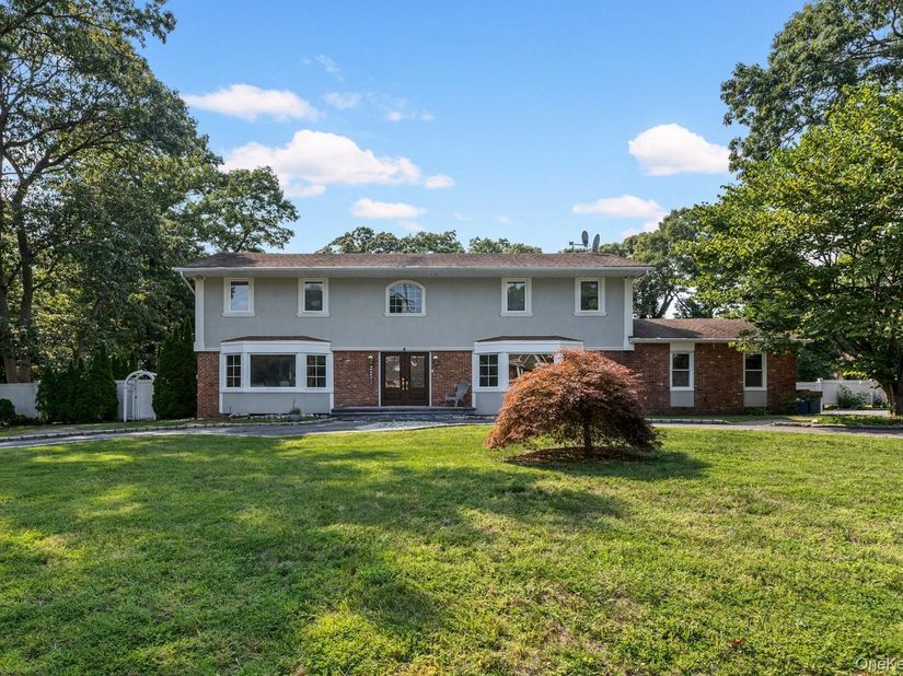 1 Whispering Court, Dix Hills NY 11746