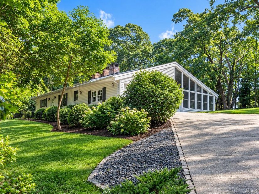 106 Boney Lane, Nissequogue NY 11780