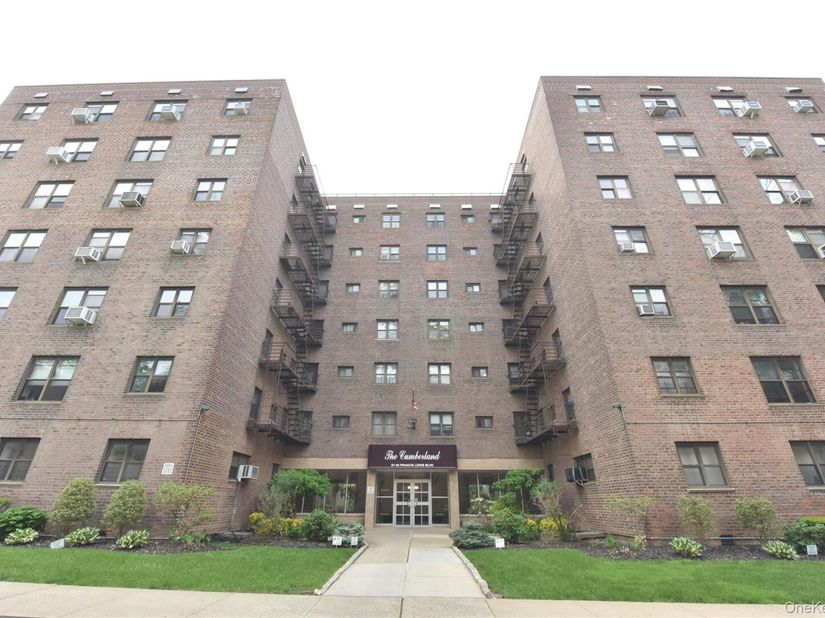 87-40 Francis Lewis A65, Queens Village NY 11427