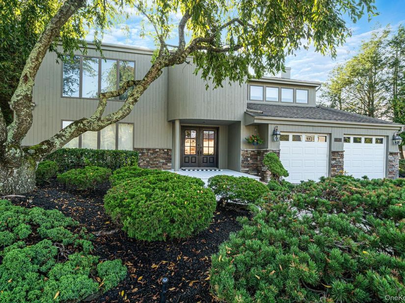16 Jesse Way, Mount Sinai NY 11766