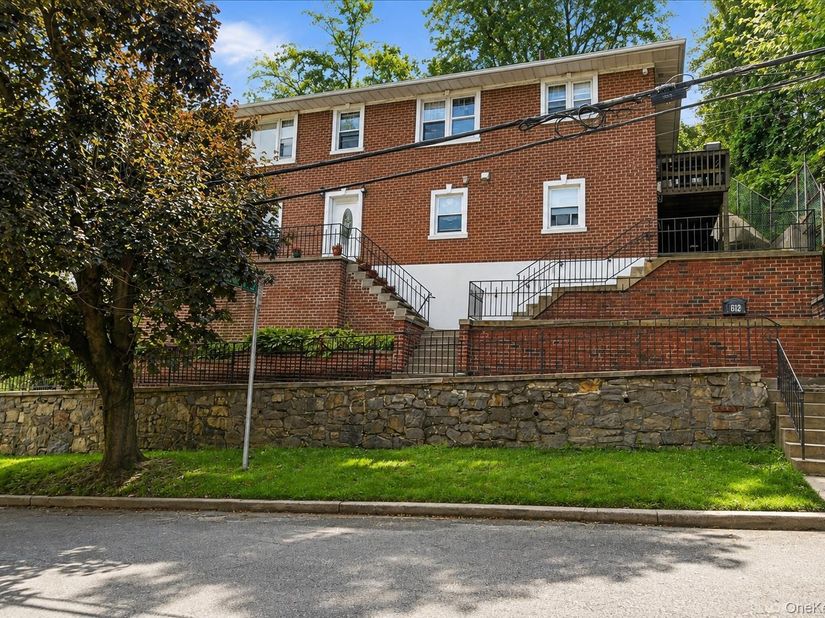 62 Raybrook Rd, Yonkers NY 10704