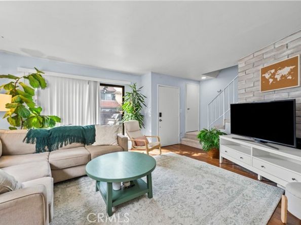 14435 Plummer 23, Panorama City (los Angeles) CA 91402