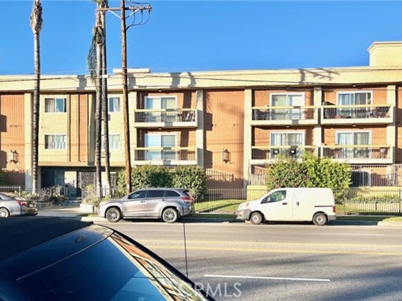 20327 Saticoy 304, Winnetka (los Angeles) CA 91306