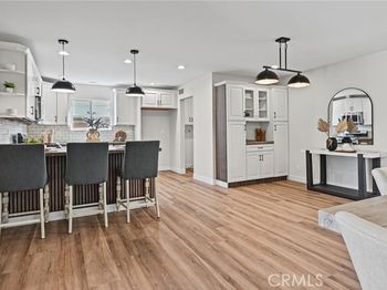 2832 E Virginia