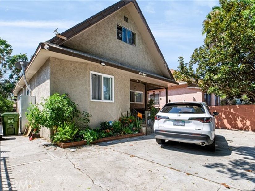 1208 E 34th Street Los Angeles CA, Los Angeles CA 90011