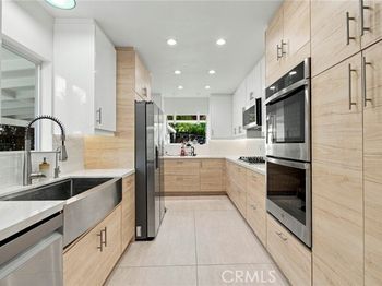 2142 E Chevy Chase